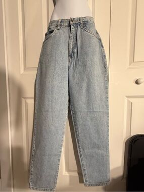 Relaxed Light Blue Boyfriend Jeans for Women